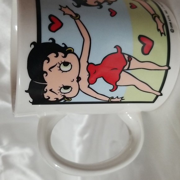 Coffee mug/cup. 1999 vintage Betty Boop collectible. - Picture 8 of 14